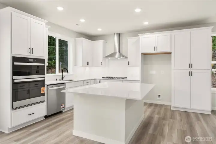 Photos of a previously completed home. Actual colors and finishes may vary. See site agent for details.