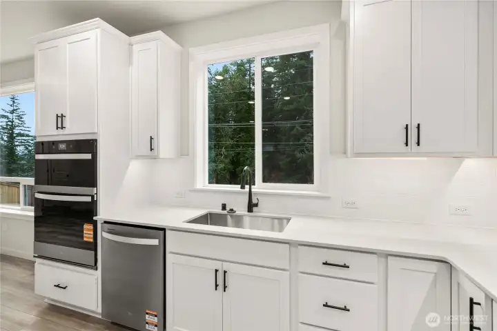 Photos of a previously completed home. Actual colors and finishes may vary. See site agent for details.