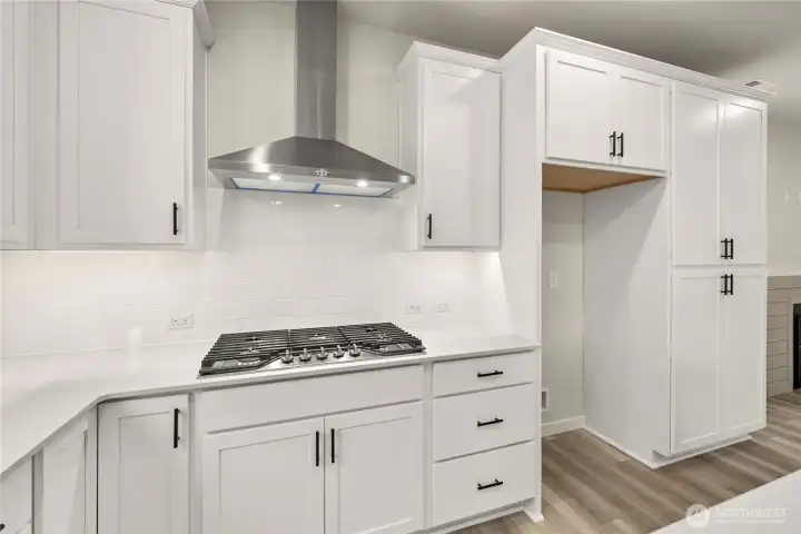 Photos of a previously completed home. Actual colors and finishes may vary. See site agent for details.