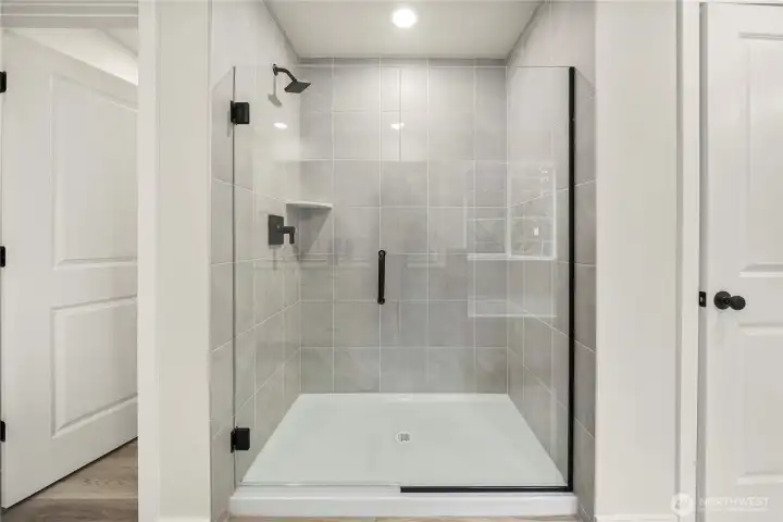 Photos of a previously completed home. Actual colors and finishes may vary. See site agent for details.