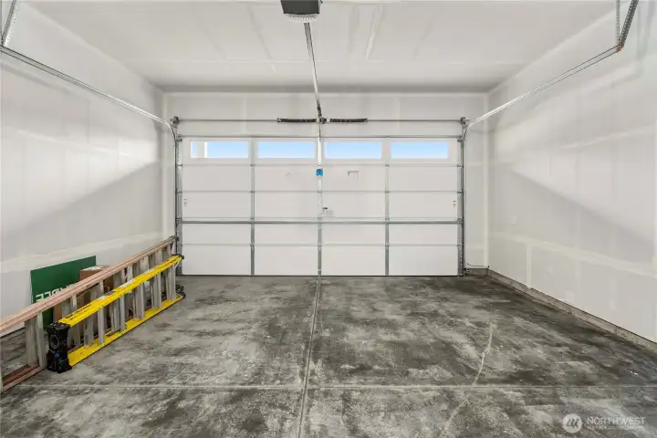 Photos of a previously completed home. Actual colors and finishes may vary. See site agent for details.