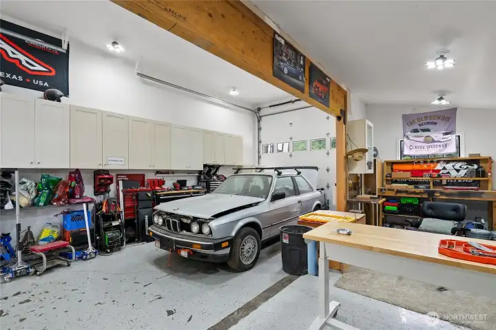 Huge shop/detached garage!