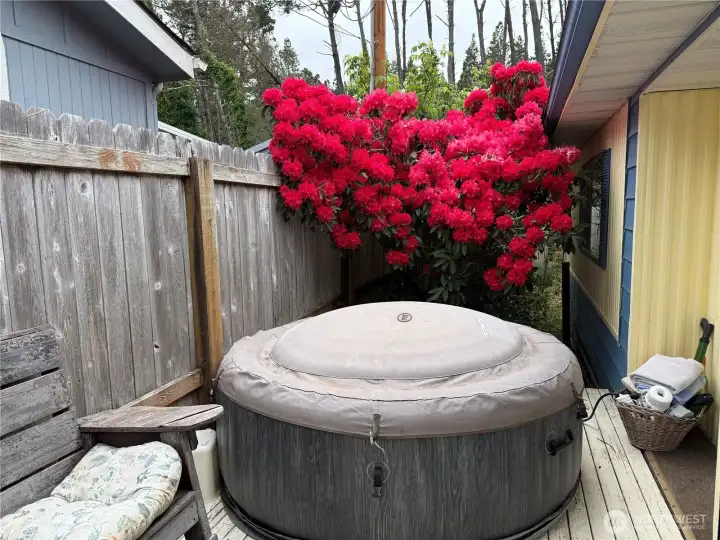 Soft sided hot tub