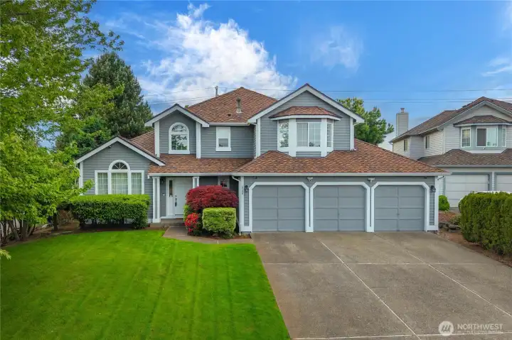 Welcome to 826 SW 347th Court, Federal Way in the beautiful Campus Highlands community.