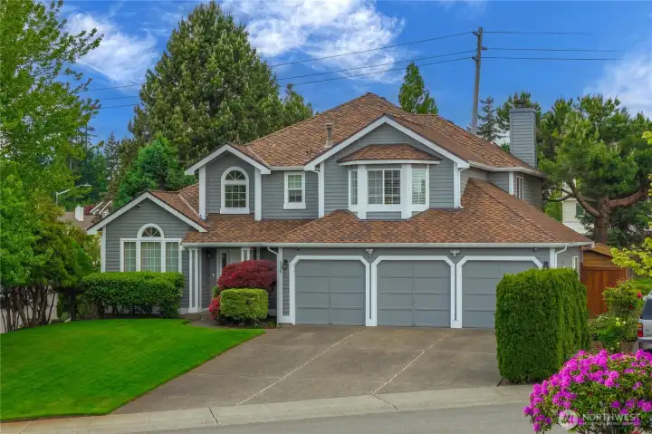 Extra wide driveway, plenty of parking!