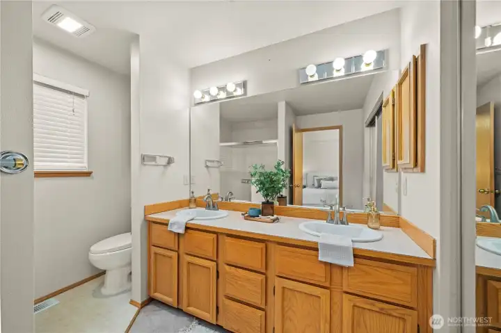 Primary bathroom en suite.