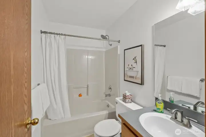 Main bath up.