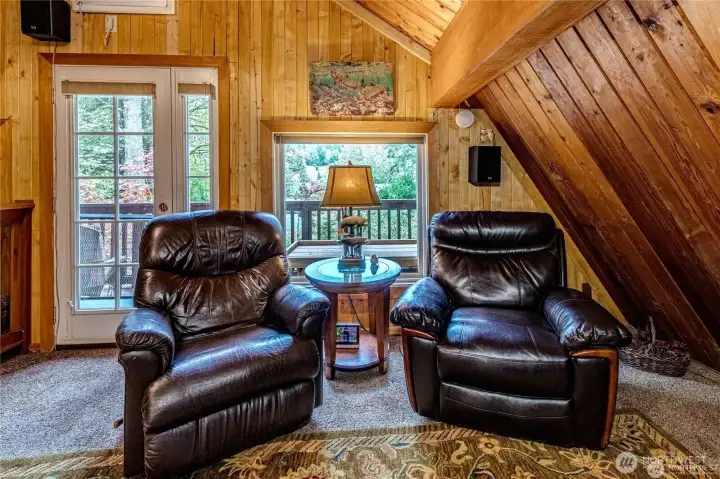 The home comes fully furnished. Look at the beautiful, quality leather furniture.