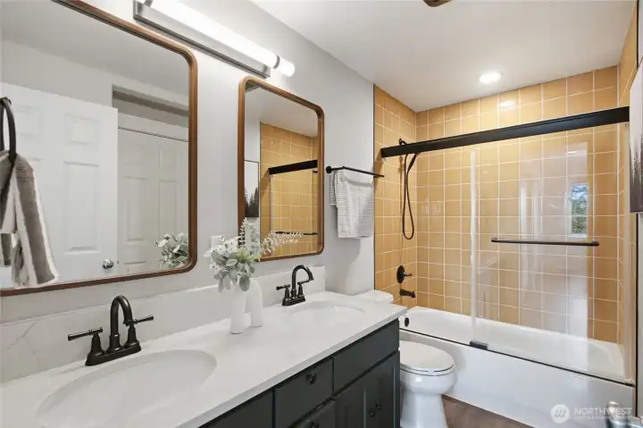 Full bath on upper