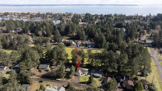 You can also see that the home is not very far from Duck Lake and the Bay!