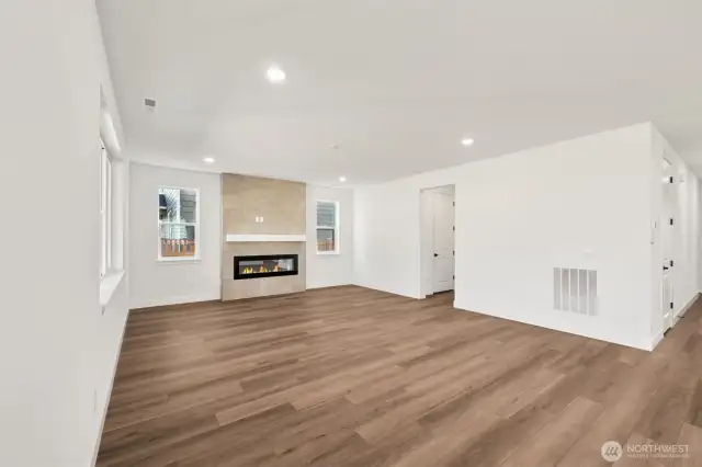 Actual Photos!! Ready to move in!