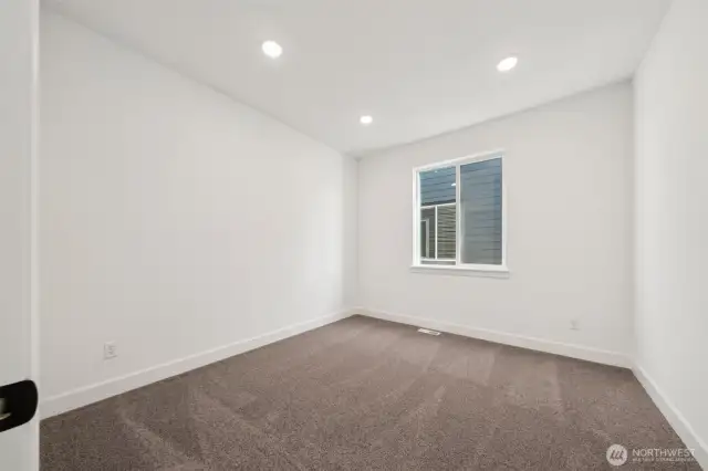 Actual Photos!! Ready to move in!