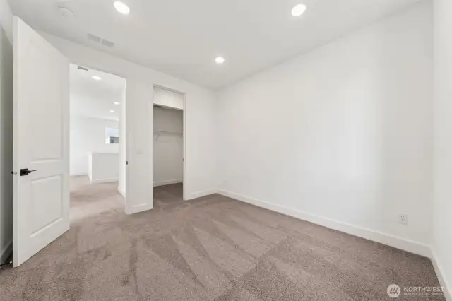 Actual Photos!! Ready to move in!
