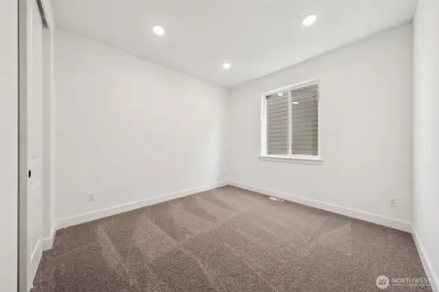 Actual Photos!! Ready to move in!
