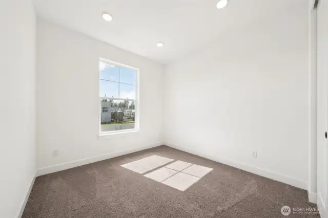 Actual Photos!! Ready to move in!