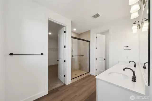 Actual Photos!! Ready to move in!