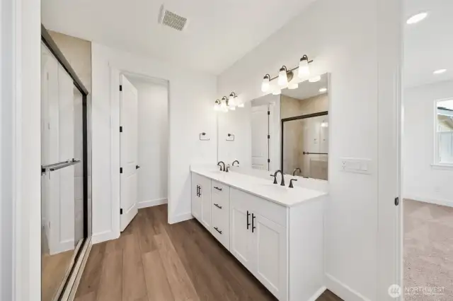 Actual Photos!! Ready to move in!