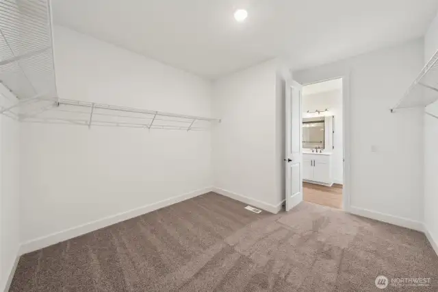 Actual Photos!! Ready to move in!