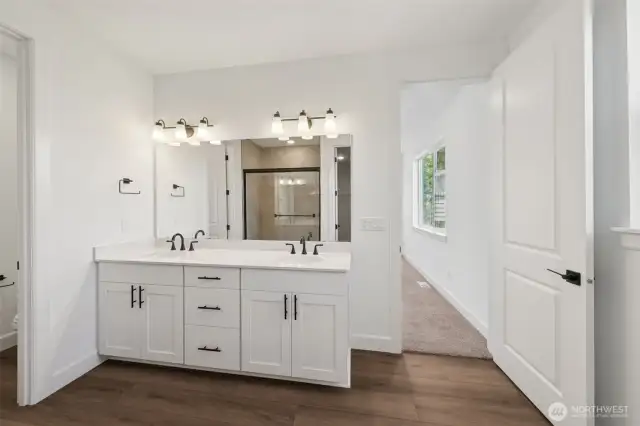 Actual Photos!! Ready to move in!