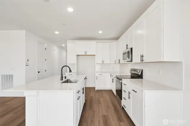 Actual Photos!! Ready to move in!