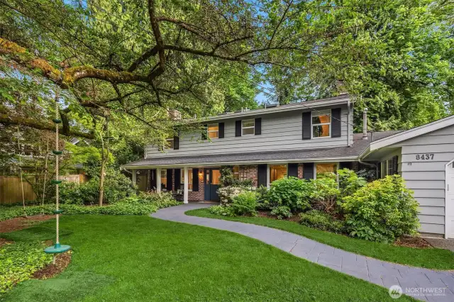 Privat front yard serenitiy. The kids can play for miles on this 1/3 acre lot with meandering paths and velvety carpetlike grass!