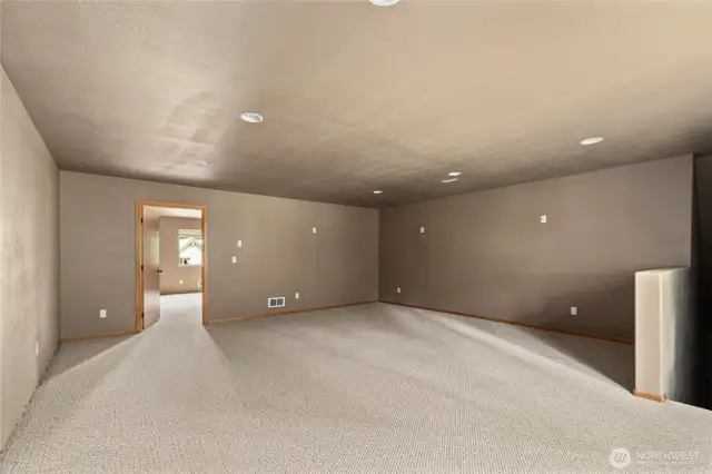 Media & bonus room above garage