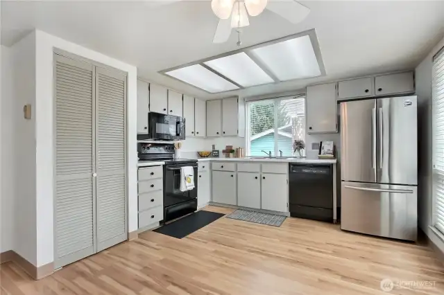 Kitchen (upstairs)