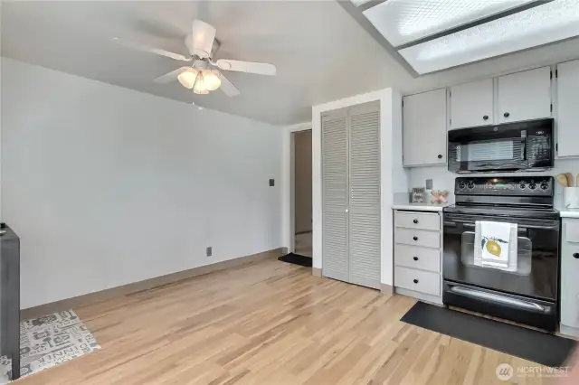 Kitchen (upstairs)