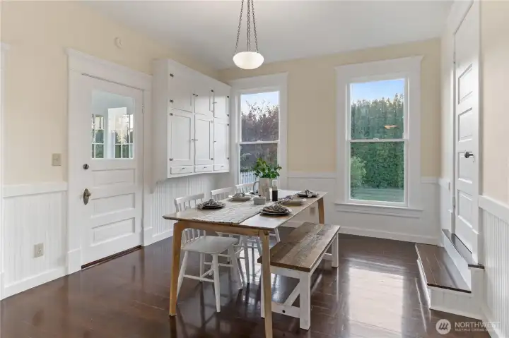 Breakfast Nook - Main Floor