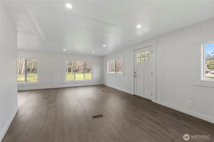 Spacious living room