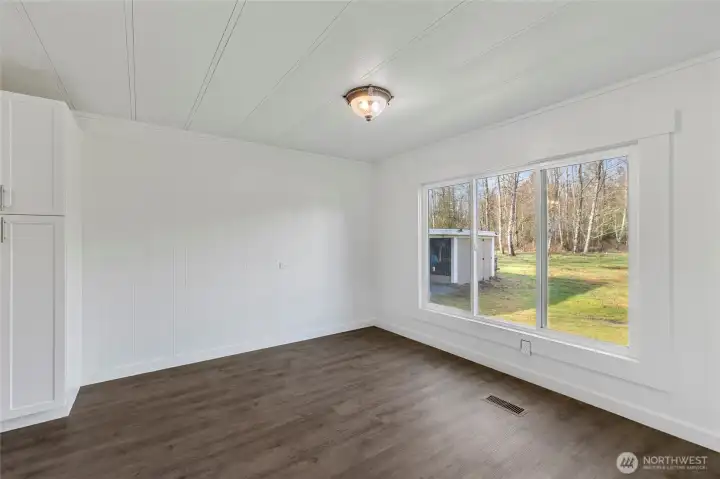 Light & bright dining room