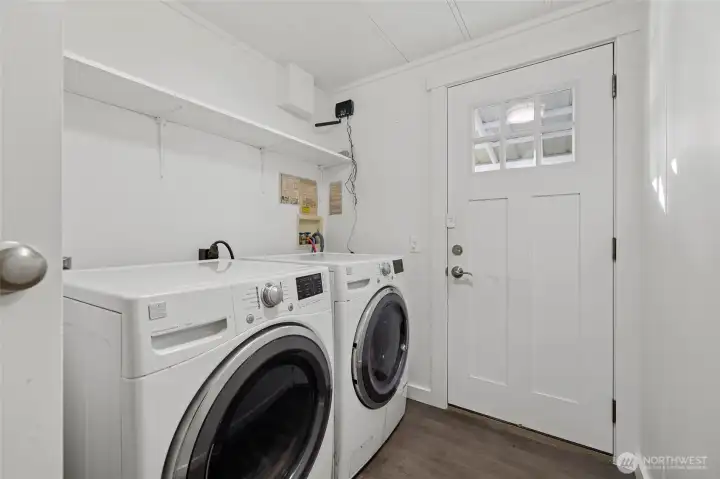 Separate laundry room w/washer & dryer