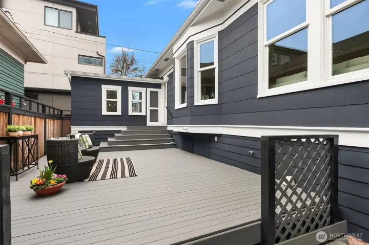 Enclosed patio, perfect for entertaining.