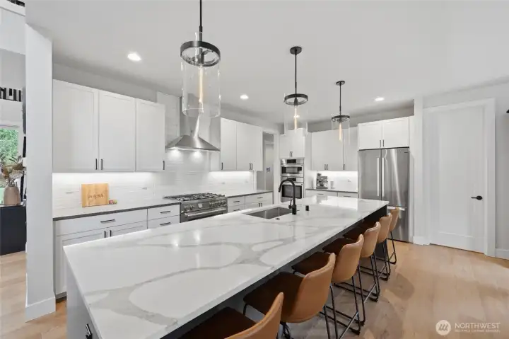 Entertainment sized island with granite and seating for 6.