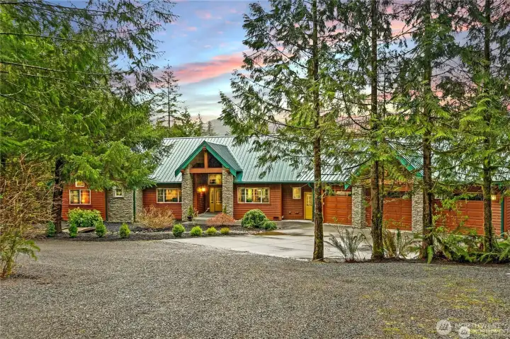 Lodge-like setting Lodge-like setting