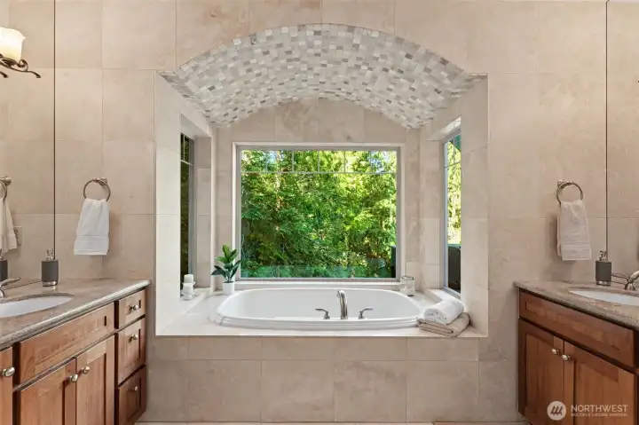 Spacious tub Spacious tub