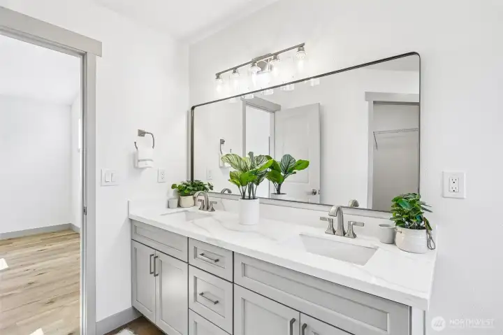 Ensuite primary bathroom