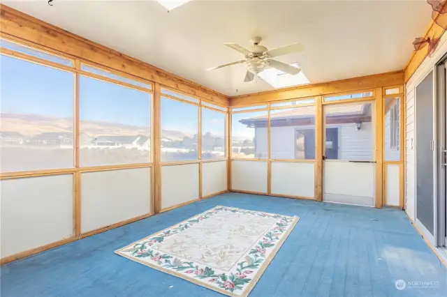 sun room off family room & kitchen