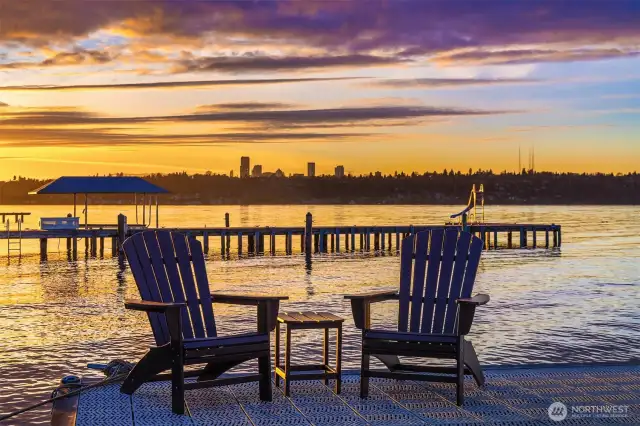 Get ready to entertain on the water & dine on the dock, big enough for a 30-foot table, with the glittering skylines of Seattle and Bellevue as your backdrop.