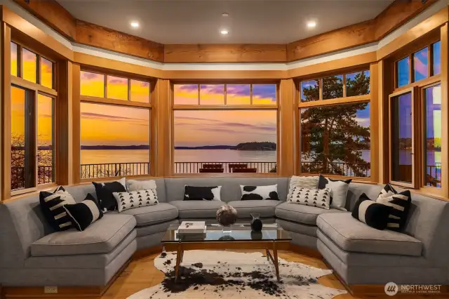 Center stage bay window seating to properly enjoy the panoramic views.
