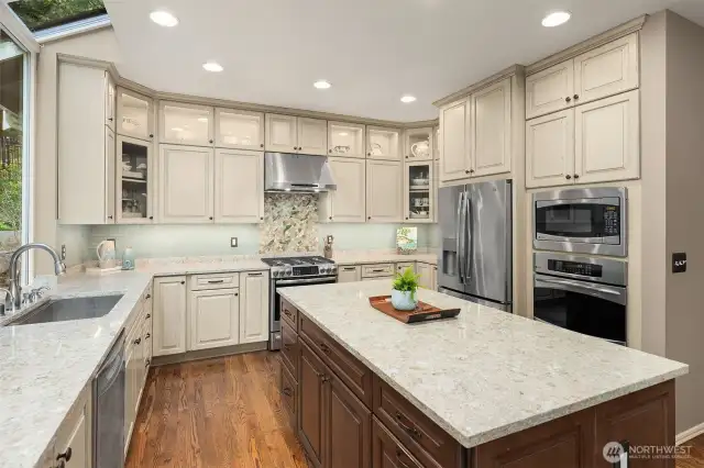 Well done lighting here, under cabinet, recessed and glass cabinets.