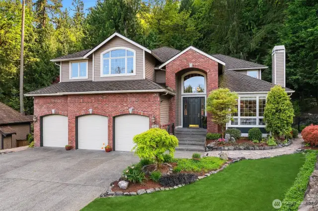 Easy care astroturf lawn is always green.