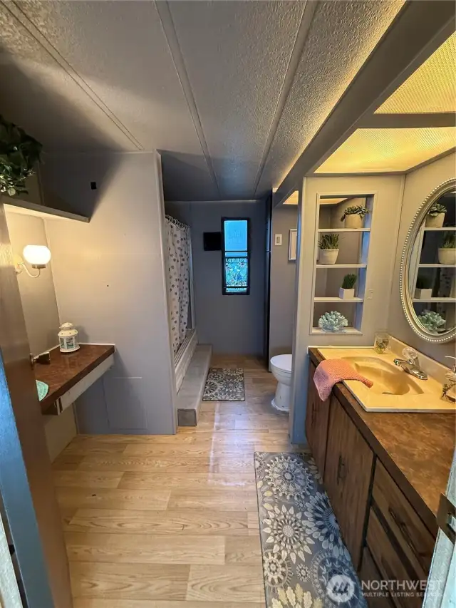 Full bathroom in between the two bedrooms.