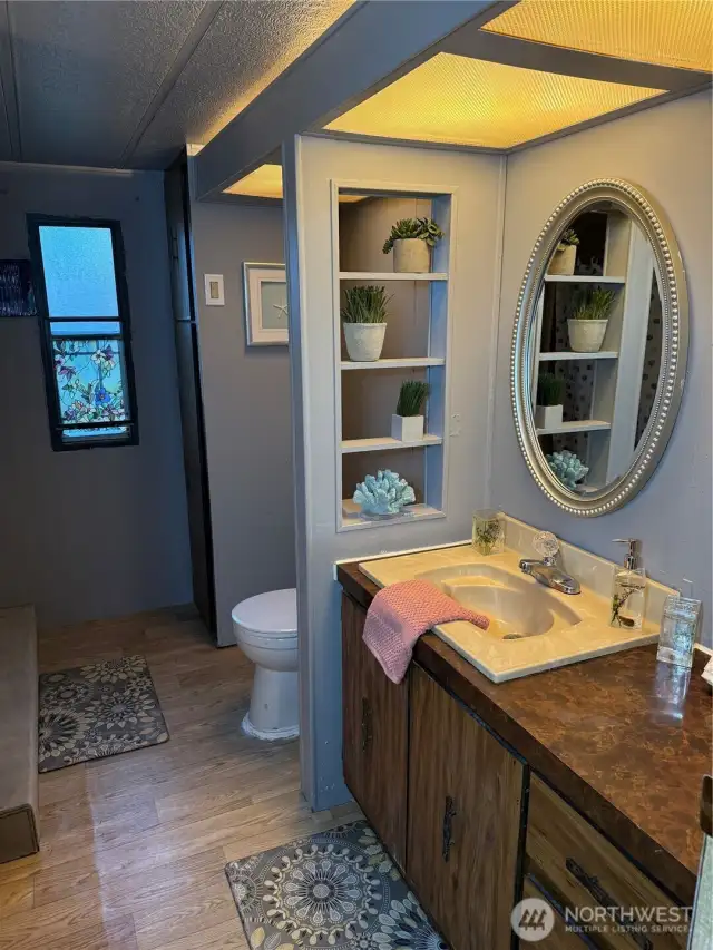Tighter shot of bathroom.