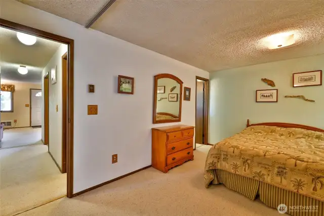 Primary Bedroom with en suite Bathroom