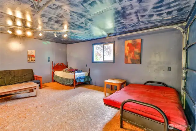 Detached Garage/Bonus Room