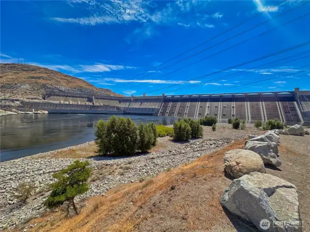 Walk down the street to the Grand Coulee Dam Center Visitor Park.