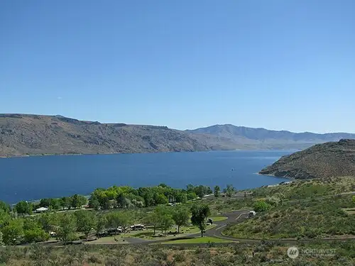 Spring Canyon State Park/Lake Roosevelt access is just 5.5 miles away.