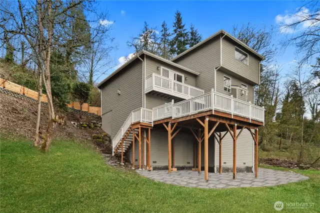 Spacious yard with room for imagination.