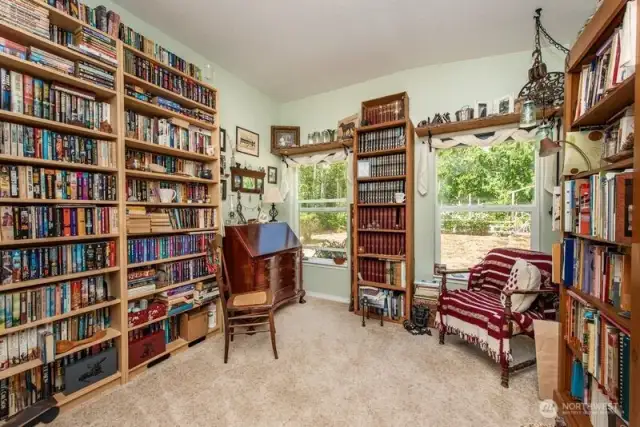 sitting room off primary